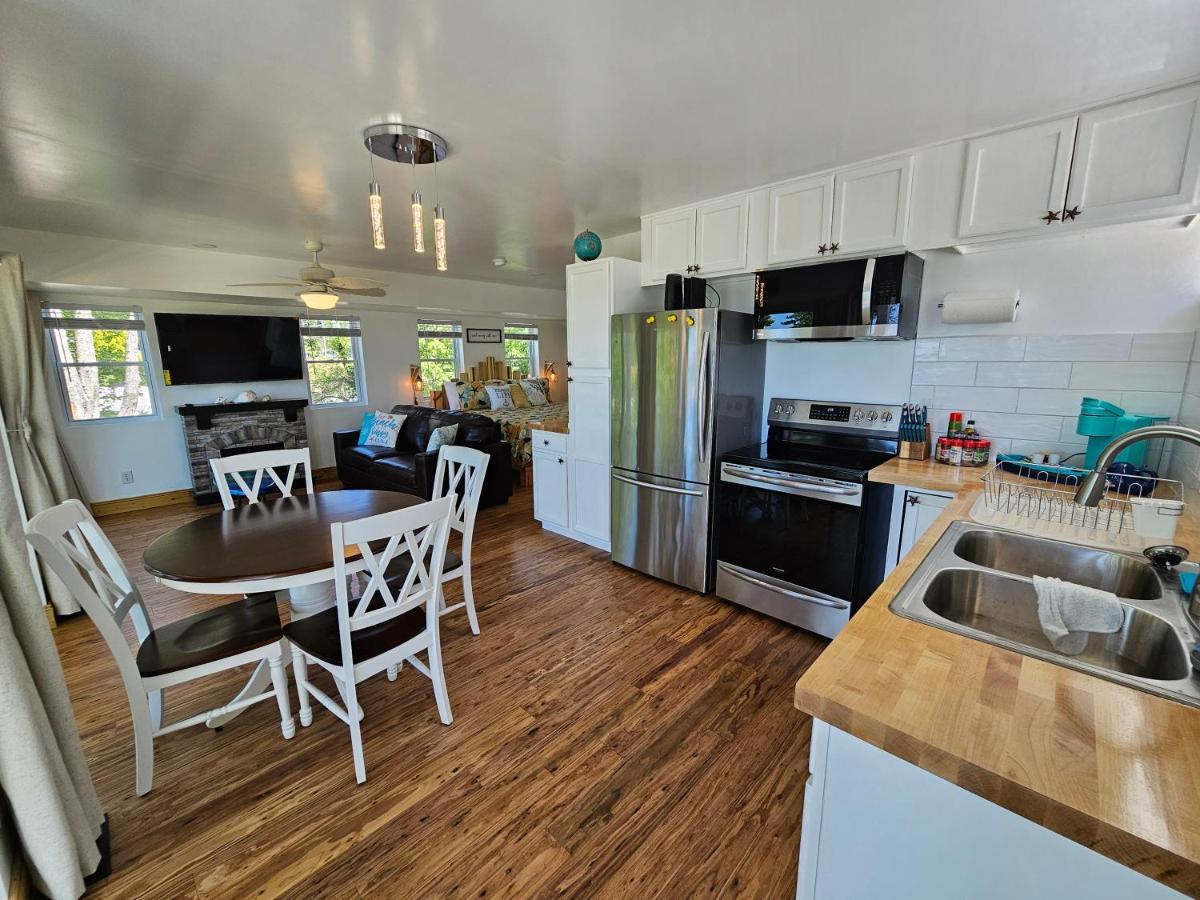 Tree-Top Lake-Front Cottage Madison ภายนอก รูปภาพ